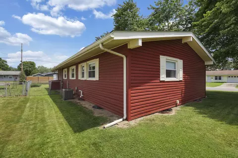 Exterior - 236 Fieldpoint Rd, Heath, OH 43056 photo 5 of 7