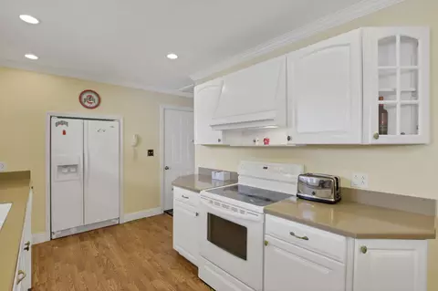 Kitchen - 236 Fieldpoint Rd, Heath, OH 43056 photo 2 of 4