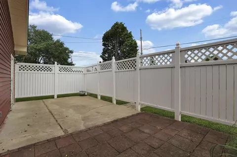 Exterior - 236 Fieldpoint Rd, Heath, OH 43056 photo 4 of 7