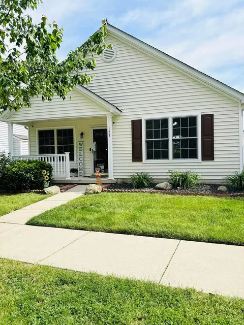 157 Feathertip Ln, Lewis Center, OH 43035