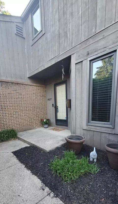 1627 Coppertree Rd, Columbus, OH 43232