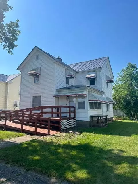 1337 E Main St, Coshocton, OH 43812