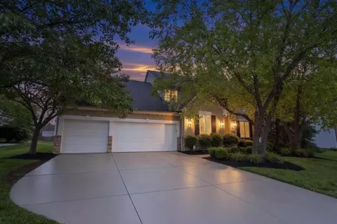 2449 Minnie Ct, Lewis Center, OH 43035