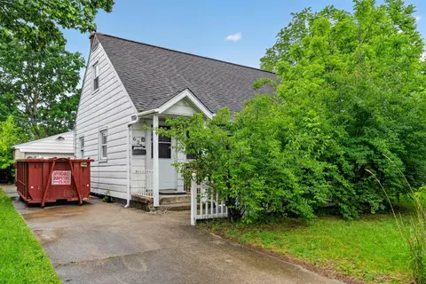 627 Savannah Dr, Columbus, OH 43228