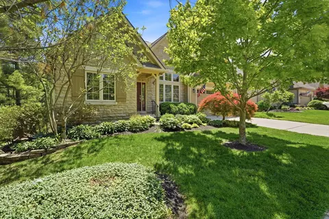 1059 Kempton Run Dr, Columbus, OH 43235