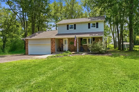 683 Woodside Dr SW, Pataskala, OH 43062