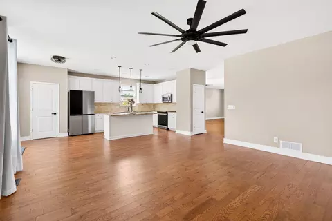 Living - 667 Green Forest Pl, Lithopolis, OH 43136 photo 8 of 13