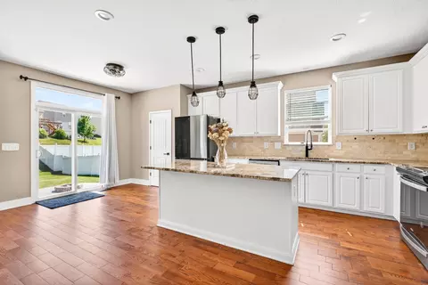 Kitchen - 667 Green Forest Pl, Lithopolis, OH 43136 photo 3 of 3