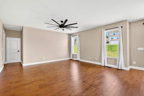 Living - 667 Green Forest Pl, Lithopolis, OH 43136 photo 11 of 13