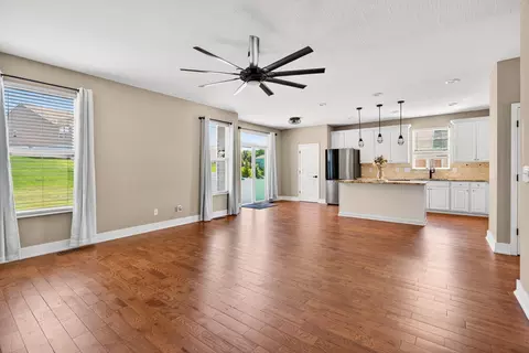 Living - 667 Green Forest Pl, Lithopolis, OH 43136 photo 6 of 13