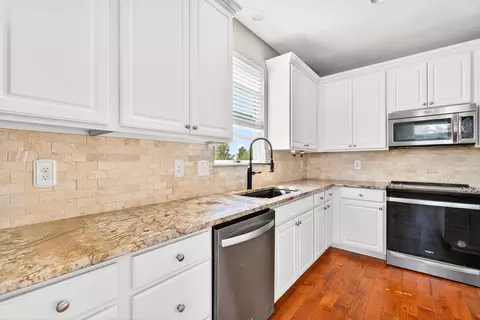Kitchen - 667 Green Forest Pl, Lithopolis, OH 43136 photo 2 of 3