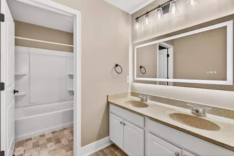 Bath - 667 Green Forest Pl, Lithopolis, OH 43136 photo 2 of 5