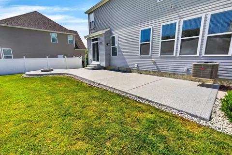 Exterior - 667 Green Forest Pl, Lithopolis, OH 43136 photo 11 of 12