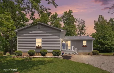 Exterior - 1366 Windsor Ct, Circleville, OH 43113 photo 3 of 8