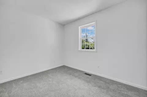 Bedroom - 1366 Windsor Ct, Circleville, OH 43113 photo 5 of 6