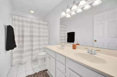 Bath - 1366 Windsor Ct, Circleville, OH 43113 photo 2 of 2