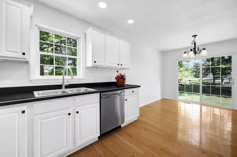 Kitchen - 1366 Windsor Ct, Circleville, OH 43113 photo 5 of 5