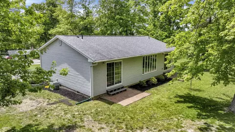 Exterior - 1366 Windsor Ct, Circleville, OH 43113 photo 8 of 8