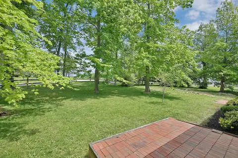 Exterior - 1366 Windsor Ct, Circleville, OH 43113 photo 7 of 8