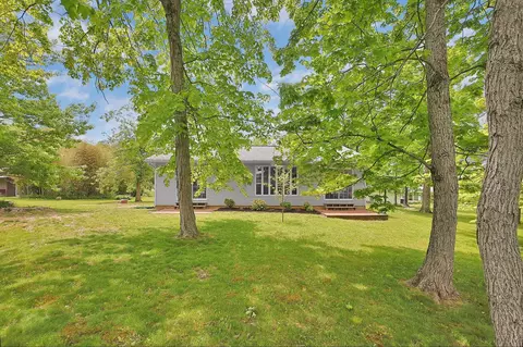 Exterior - 1366 Windsor Ct, Circleville, OH 43113 photo 6 of 8