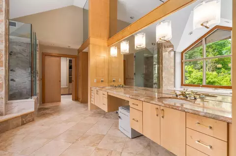 Bath - 1707 Hyatts Rd, Delaware, OH 43015 photo 2 of 8