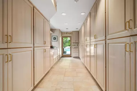 Entry Way - 1707 Hyatts Rd, Delaware, OH 43015 photo 5 of 11