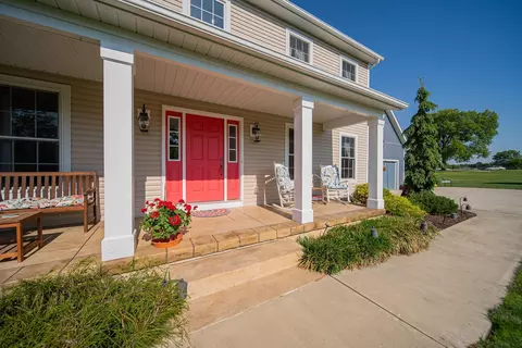 Exterior - 25885 Shoemaker Rd, Circleville, OH 43113 photo 6 of 23