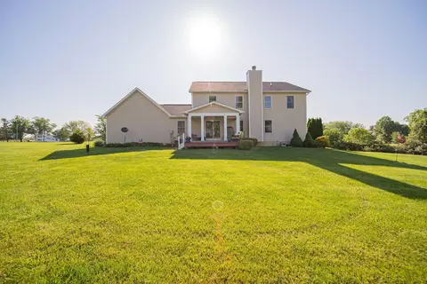 Exterior - 25885 Shoemaker Rd, Circleville, OH 43113 photo 2 of 23