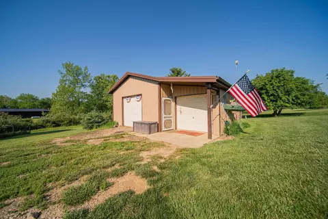 Exterior - 25885 Shoemaker Rd, Circleville, OH 43113 photo 14 of 23