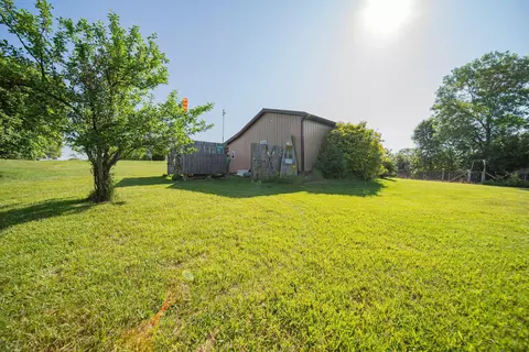 Exterior - 25885 Shoemaker Rd, Circleville, OH 43113 photo 21 of 23