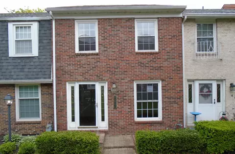 617 Simbury St #D-8, Columbus, OH 43228