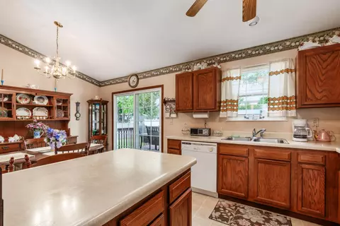 Kitchen - 1950 Patrick Dr E, Newark, OH 43055 photo 4 of 4