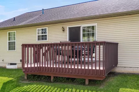 Exterior - 1950 Patrick Dr E, Newark, OH 43055 photo 4 of 5