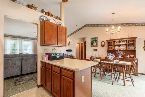 Entry Way - 1950 Patrick Dr E, Newark, OH 43055 photo 2 of 2