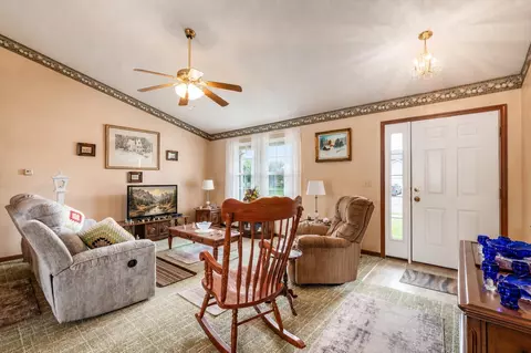 Entry Way - 1950 Patrick Dr E, Newark, OH 43055 photo 1 of 2