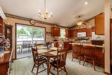 Dining - 1950 Patrick Dr E, Newark, OH 43055 photo 2 of 2