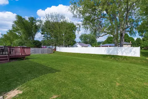 Exterior - 1950 Patrick Dr E, Newark, OH 43055 photo 3 of 5