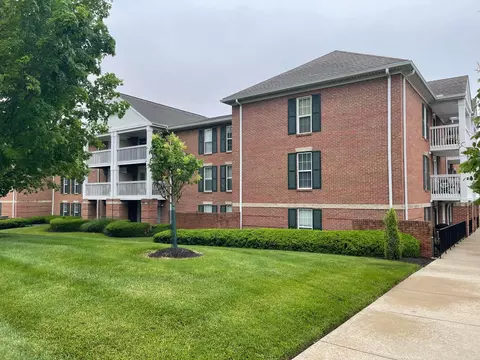 5935 N High St #215, Worthington, OH 43085
