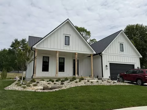 332 Myrtle Dr, Westerville, OH 43081