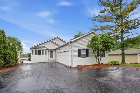 2583 W Choctaw Dr, London, OH 43140