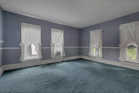 Bedroom - 325 E Walnut St, Lancaster, OH 43130 photo 2 of 6