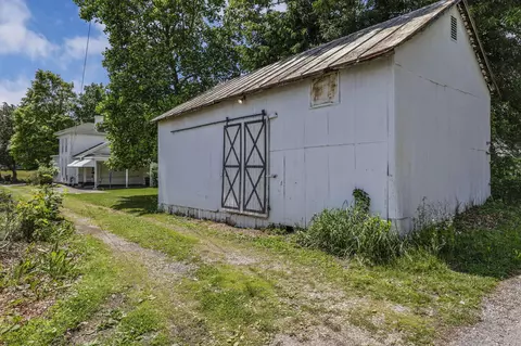 Exterior - 325 E Walnut St, Lancaster, OH 43130 photo 10 of 12