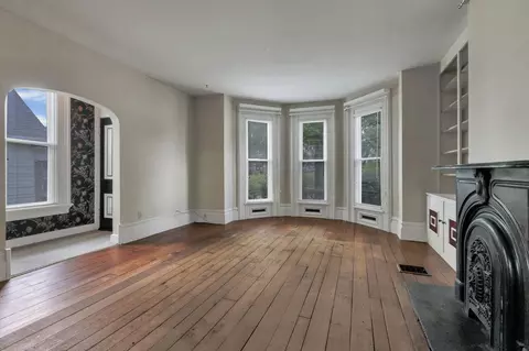 Living - 325 E Walnut St, Lancaster, OH 43130 photo 5 of 9