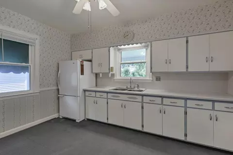 Kitchen - 325 E Walnut St, Lancaster, OH 43130 photo 4 of 5