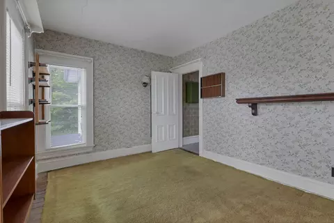 Bedroom - 325 E Walnut St, Lancaster, OH 43130 photo 5 of 6