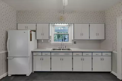 Kitchen - 325 E Walnut St, Lancaster, OH 43130 photo 5 of 5