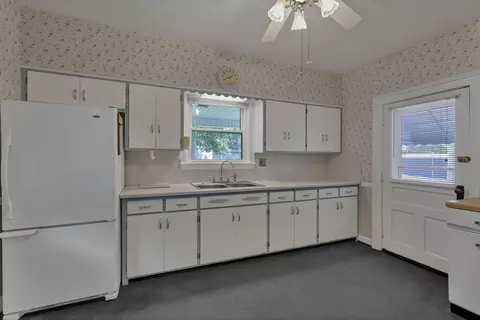 Kitchen - 325 E Walnut St, Lancaster, OH 43130 photo 1 of 5