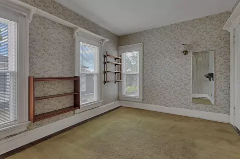 Bedroom - 325 E Walnut St, Lancaster, OH 43130 photo 4 of 6
