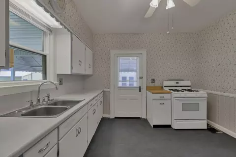Kitchen - 325 E Walnut St, Lancaster, OH 43130 photo 2 of 5