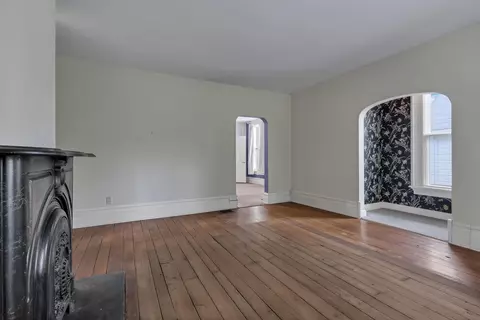 Living - 325 E Walnut St, Lancaster, OH 43130 photo 4 of 9